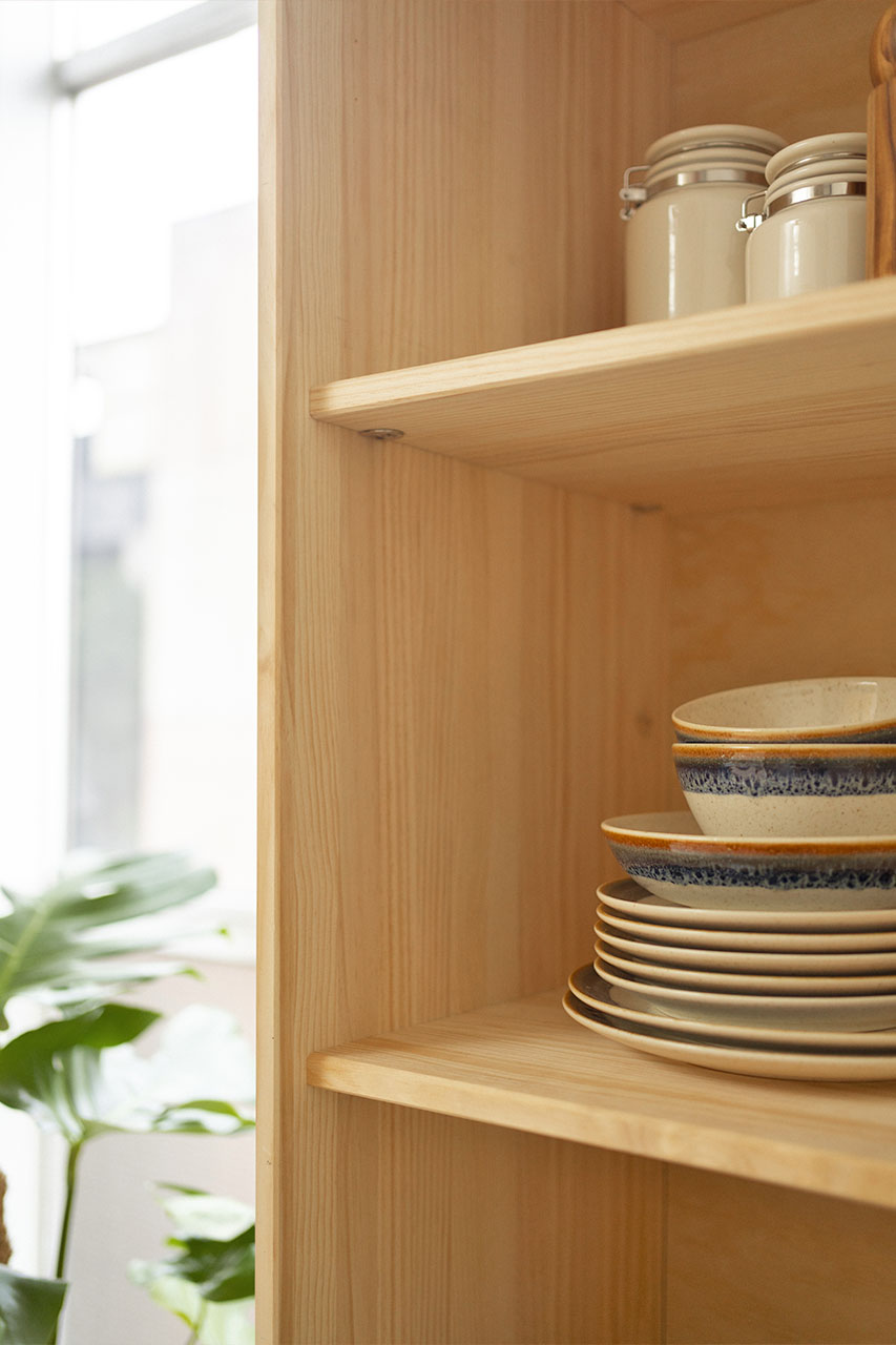 Imagen de ambiente 5 para:Alacena con cajones de madera natural